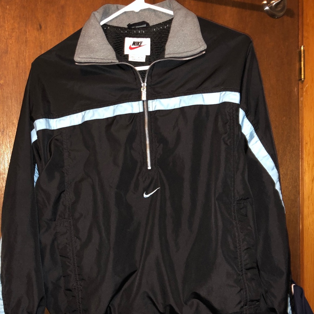 NIKE WINDBREAKER.